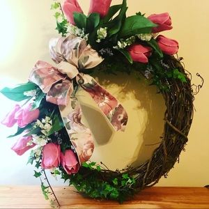 20” Tulip Grapevine Wreath